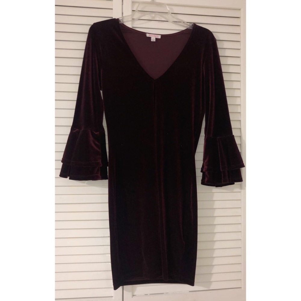 Burgundy velvet long sleeve short dress